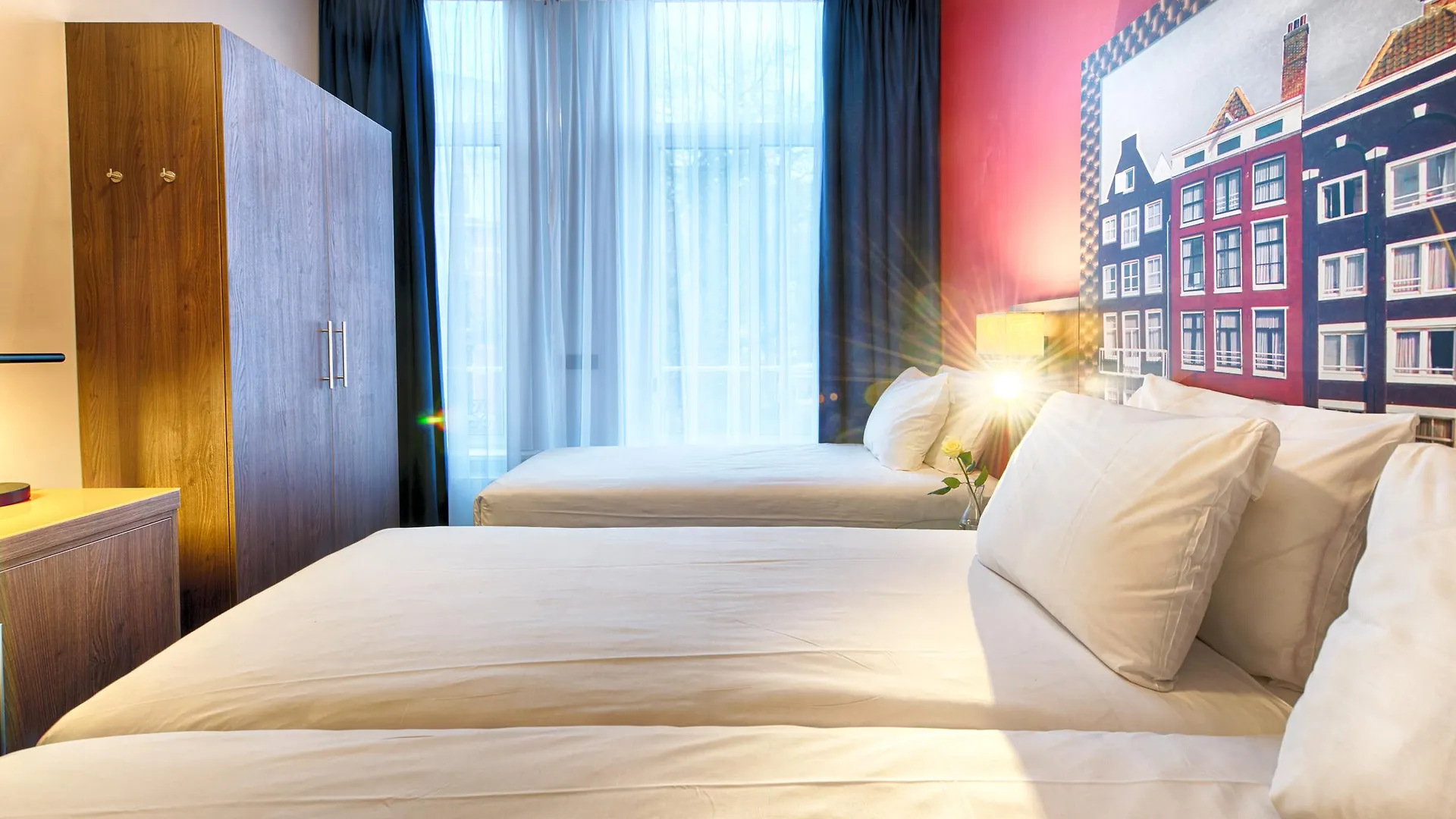 Leonardo Hotel Amsterdam City Center 4*,