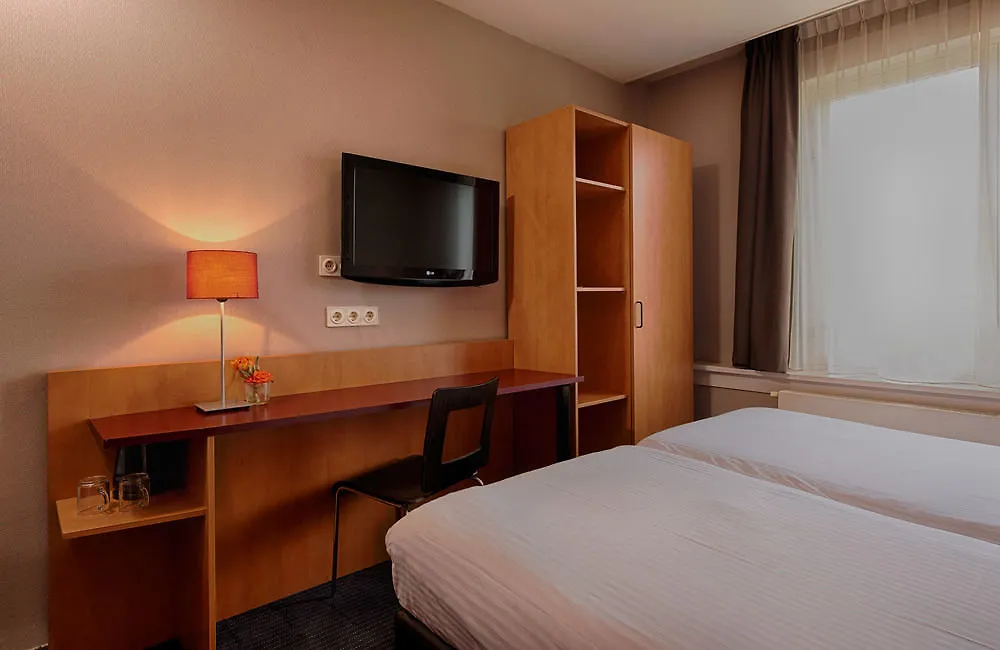 Leonardo Hotel Amsterdam City Center 4*,